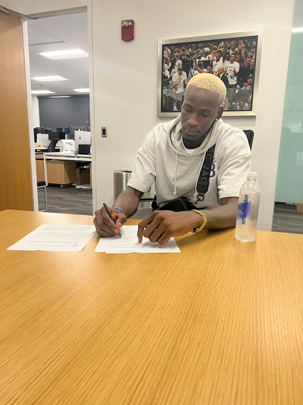 NBA : Ibou Dianko Badji s’engage avec les Milwaukee Bucks