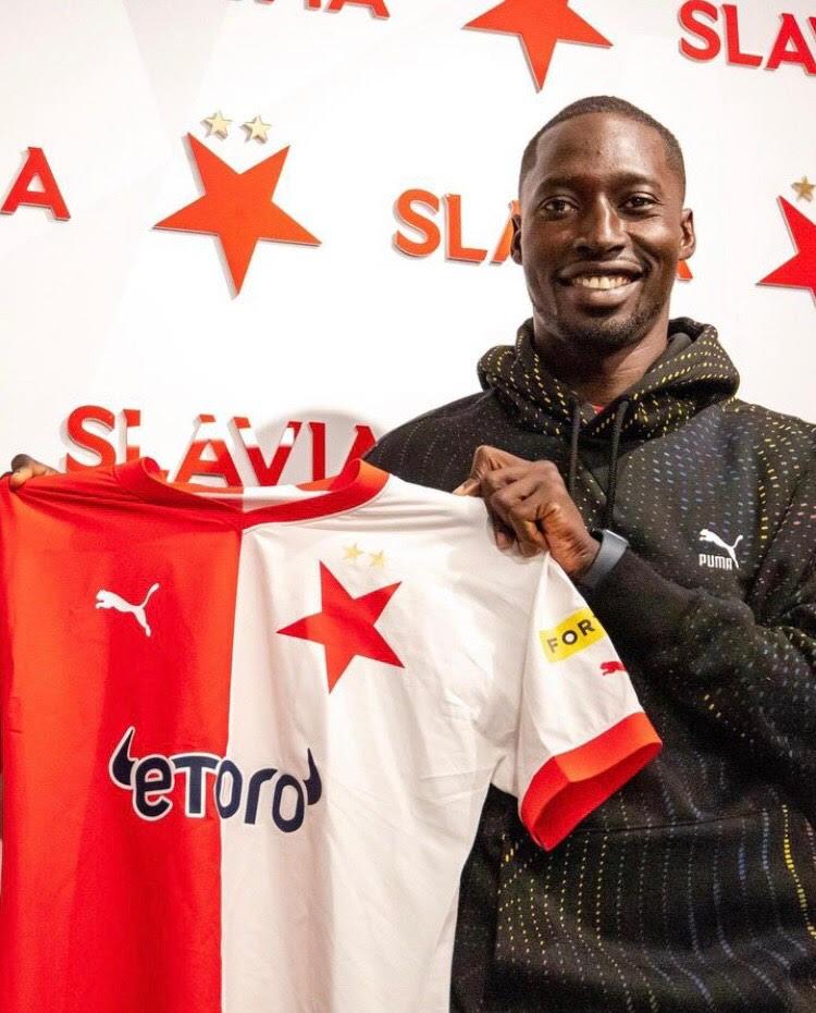 Transfert : Khalifa Sy au Slavia Prague jusqu’en 2026
