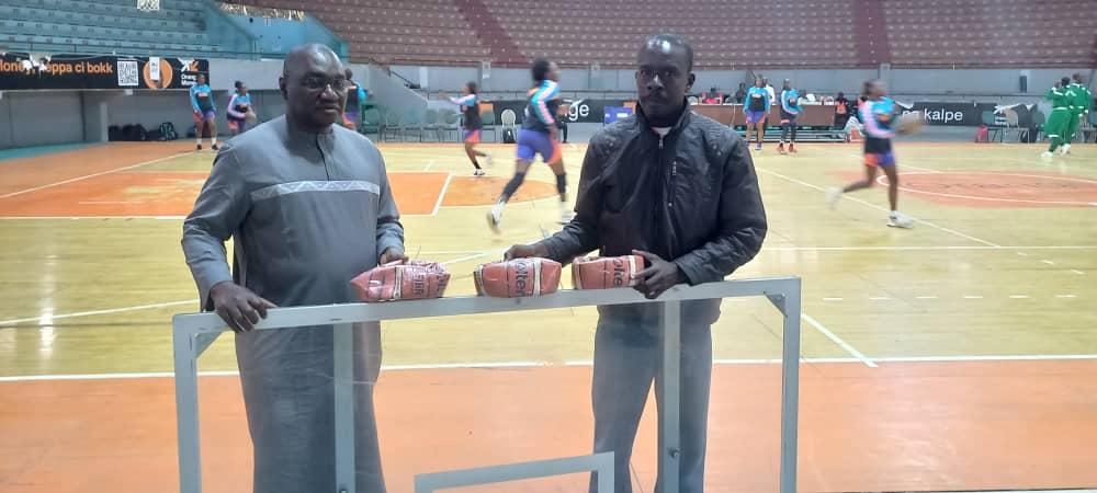 Me Babacar Ndiaye offre un panneau et des ballons à Saint-Louis